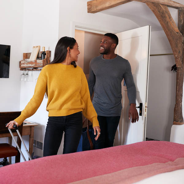 happy-house-cleaning-air-bnb